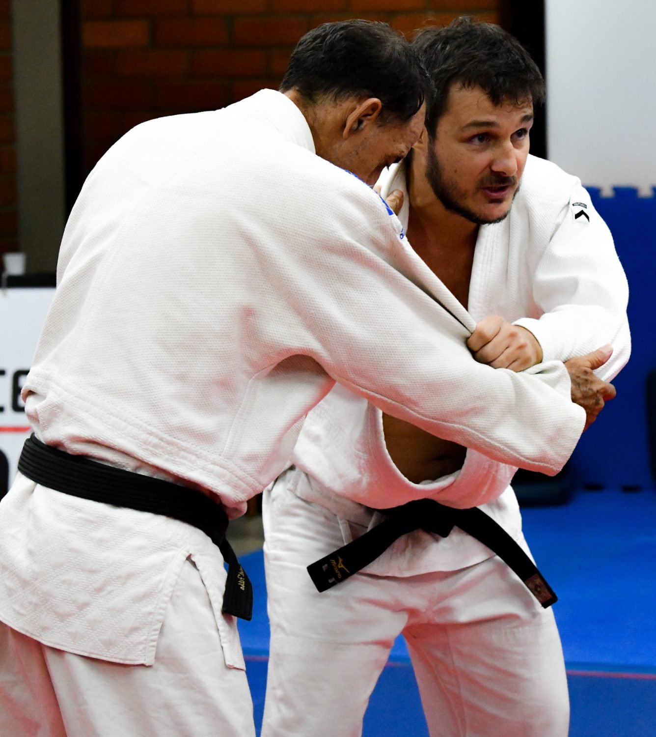 Trabalho de pegada (kumi-kata) durante o treino