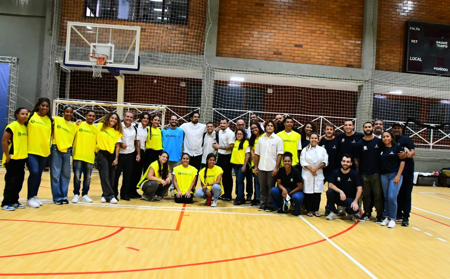 Equipe e staff do 7° MBC Open reunidos na quadra